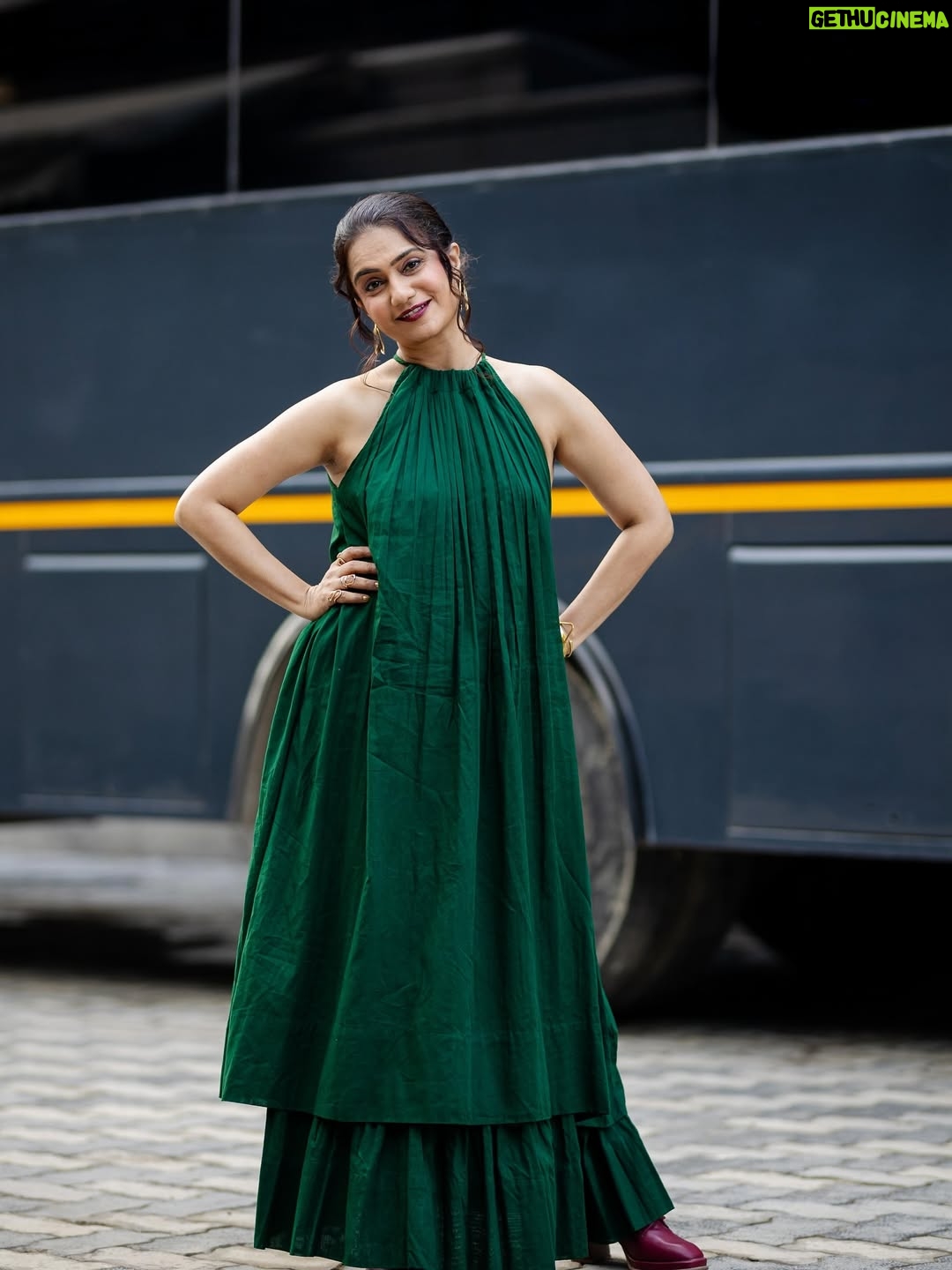 Amruta Subhash - 3.3K Likes - Thank you so much to all of you for this amazing response for our film #jarann on @zee5 
#jarannmarathimovie #jarannonzee5 #promotions #chalahavayeudya 

Outfit @tanyasbenzfashion 
Jewellery @sorayaajewels_
Assisted by @tapasya_chalke
Capture by @shoot_machine
Styled by @tanmay_jangam