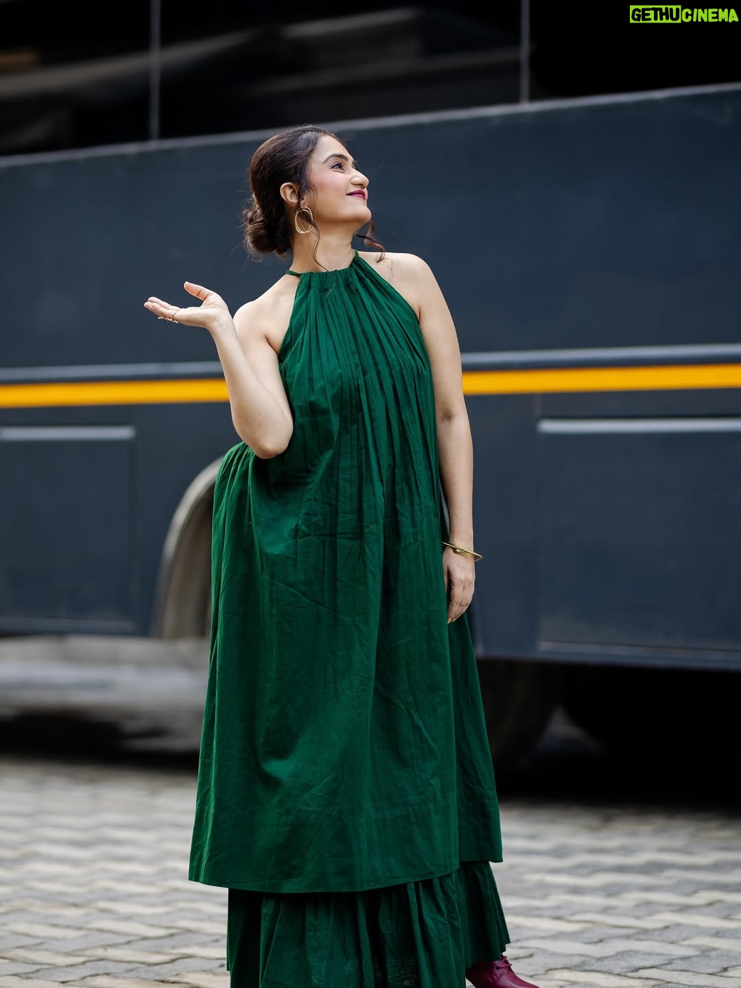 Amruta Subhash - 3.3K Likes - Thank you so much to all of you for this amazing response for our film #jarann on @zee5 
#jarannmarathimovie #jarannonzee5 #promotions #chalahavayeudya 

Outfit @tanyasbenzfashion 
Jewellery @sorayaajewels_
Assisted by @tapasya_chalke
Capture by @shoot_machine
Styled by @tanmay_jangam