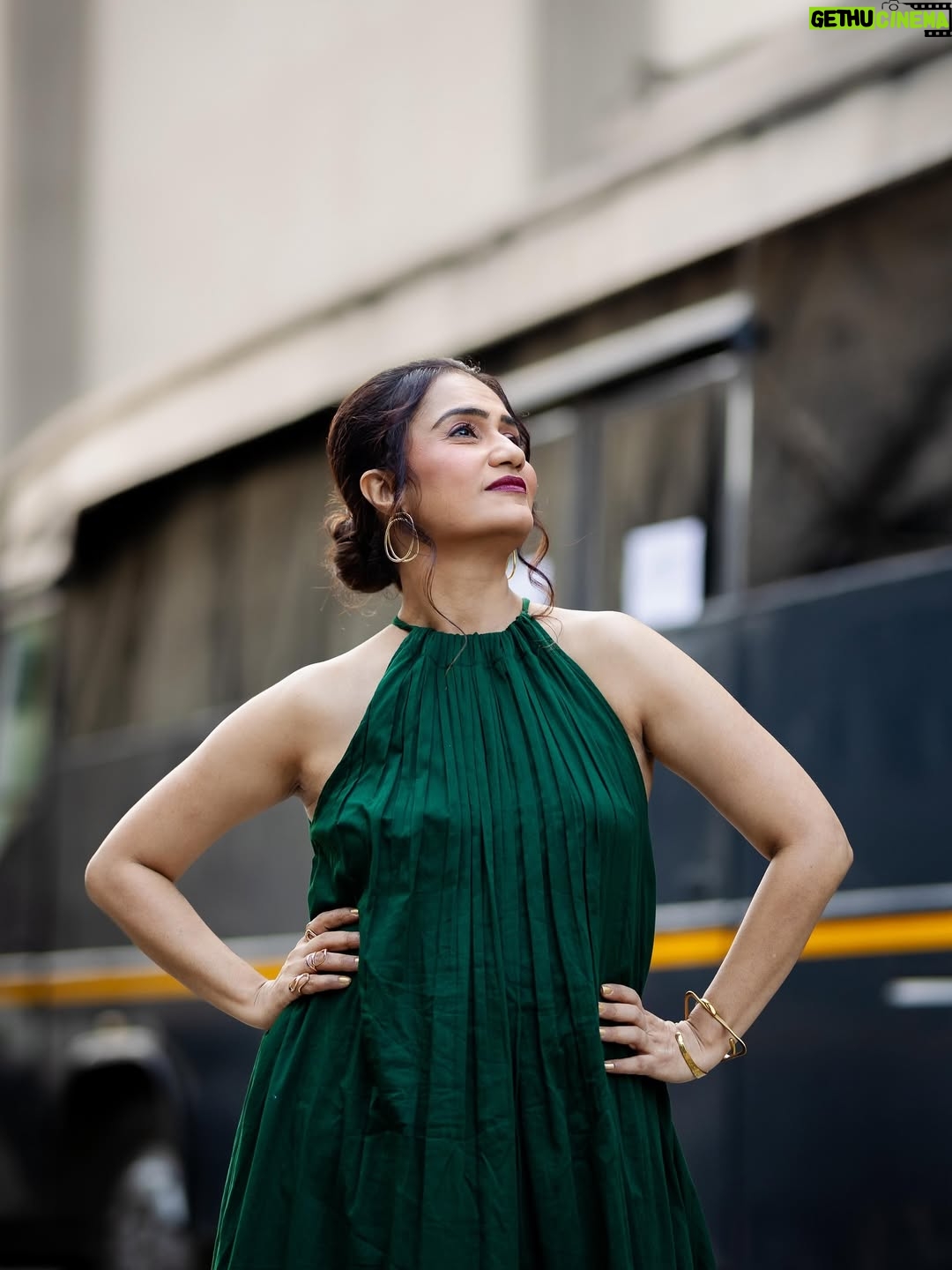 Amruta Subhash - 3.3K Likes - Thank you so much to all of you for this amazing response for our film #jarann on @zee5 
#jarannmarathimovie #jarannonzee5 #promotions #chalahavayeudya 

Outfit @tanyasbenzfashion 
Jewellery @sorayaajewels_
Assisted by @tapasya_chalke
Capture by @shoot_machine
Styled by @tanmay_jangam