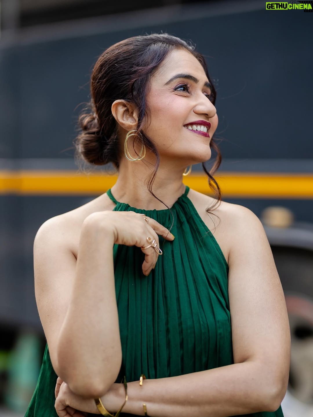 Amruta Subhash - 3.3K Likes - Thank you so much to all of you for this amazing response for our film #jarann on @zee5 
#jarannmarathimovie #jarannonzee5 #promotions #chalahavayeudya 

Outfit @tanyasbenzfashion 
Jewellery @sorayaajewels_
Assisted by @tapasya_chalke
Capture by @shoot_machine
Styled by @tanmay_jangam