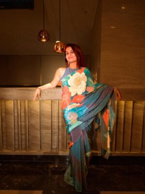 Amruta Subhash Instagram - @jarann_marathimovie on @zee5 .. #jarann #jarannonzee5 #jarannmarathimovie promotions ❤️❤️❤️ Thank you team for this beautiful look!

Styled by @tanmay_jangam
Costume @navyasabyliva 
Clicked by @__vadapav__

जारणच्या प्रमोशनसाठी तन्मय आणि टीमनं केलेला हा सुंदर लूक! जारण झी 5 वर आला आहे. पाहीलात की नाही?🤗❤️