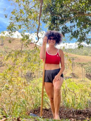 Ana Flavia Cavalcanti Instagram - Bocaina de minas e dos prazeres. 
Água doce, fim de tarde, caminhadas, dançar na sala, mergulhar e ficar odara. 

Até breve chão vermelho, foram dias muito gostosos. 

🦋🦋🦋
