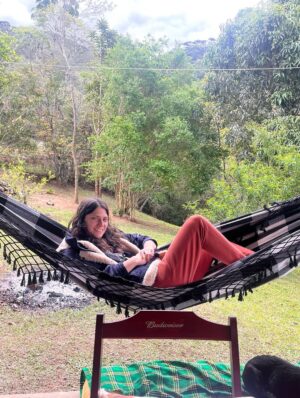 Ana Flavia Cavalcanti Instagram - Bocaina de minas e dos prazeres. 
Água doce, fim de tarde, caminhadas, dançar na sala, mergulhar e ficar odara. 

Até breve chão vermelho, foram dias muito gostosos. 

🦋🦋🦋