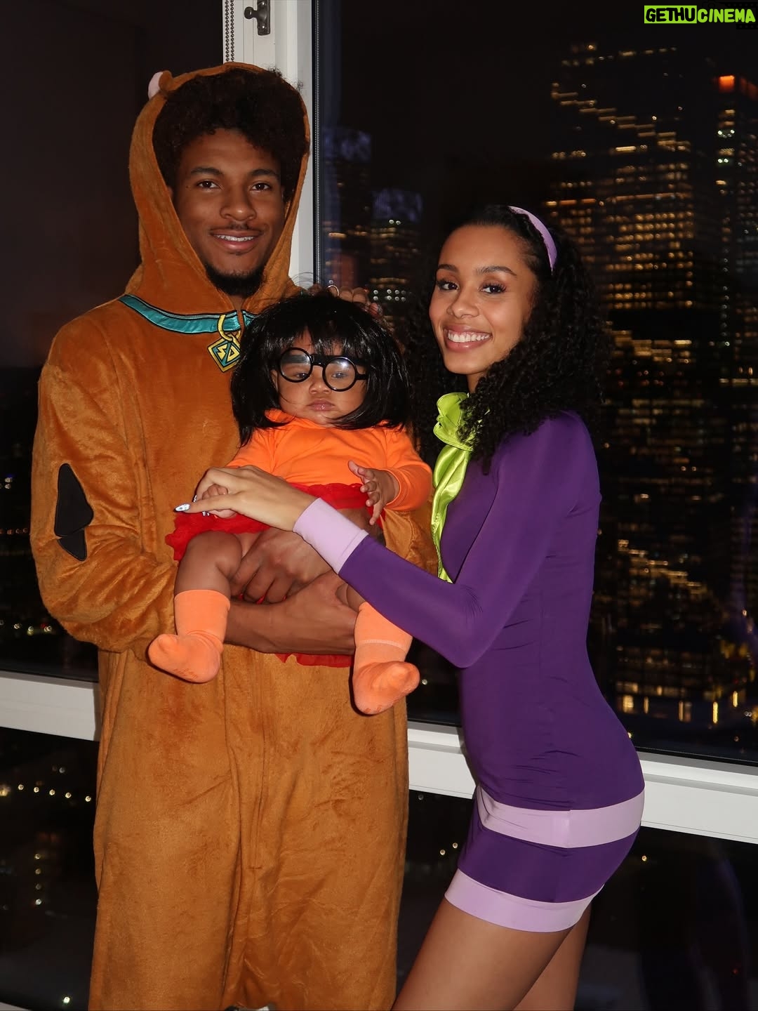 Ana Giulia Zortea - 123.5K Likes - Scooby-Deuce and his girls 🧡💜