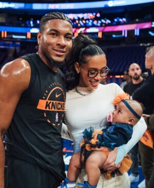 Ana Giulia Zortea Instagram - Ace’s first time watching dada! The best cheerleader for the @nyknicks 🧡💙