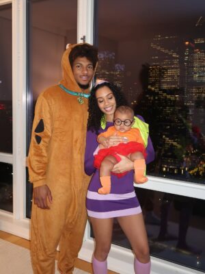 Ana Giulia Zortea Instagram - Scooby-Deuce and his girls 🧡💜