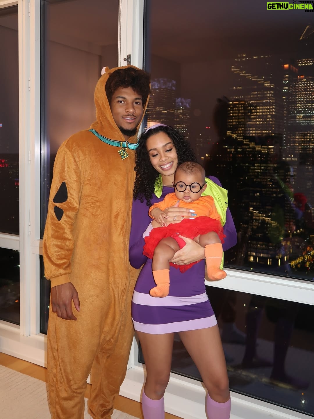 Ana Giulia Zortea - 123.5K Likes - Scooby-Deuce and his girls 🧡💜