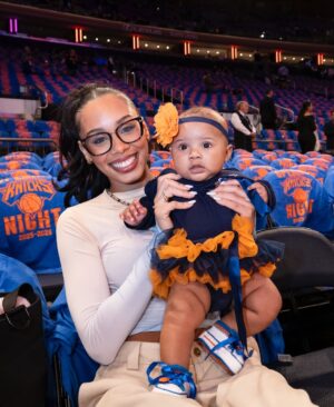 Ana Giulia Zortea Instagram - Ace’s first time watching dada! The best cheerleader for the @nyknicks 🧡💙