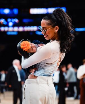 Ana Giulia Zortea Instagram - Ace’s first time watching dada! The best cheerleader for the @nyknicks 🧡💙