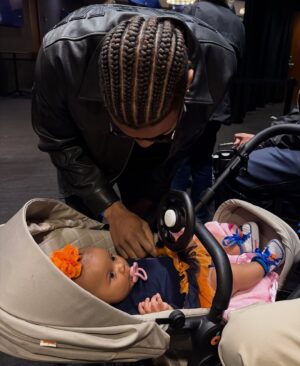 Ana Giulia Zortea Instagram - Ace’s first time watching dada! The best cheerleader for the @nyknicks 🧡💙
