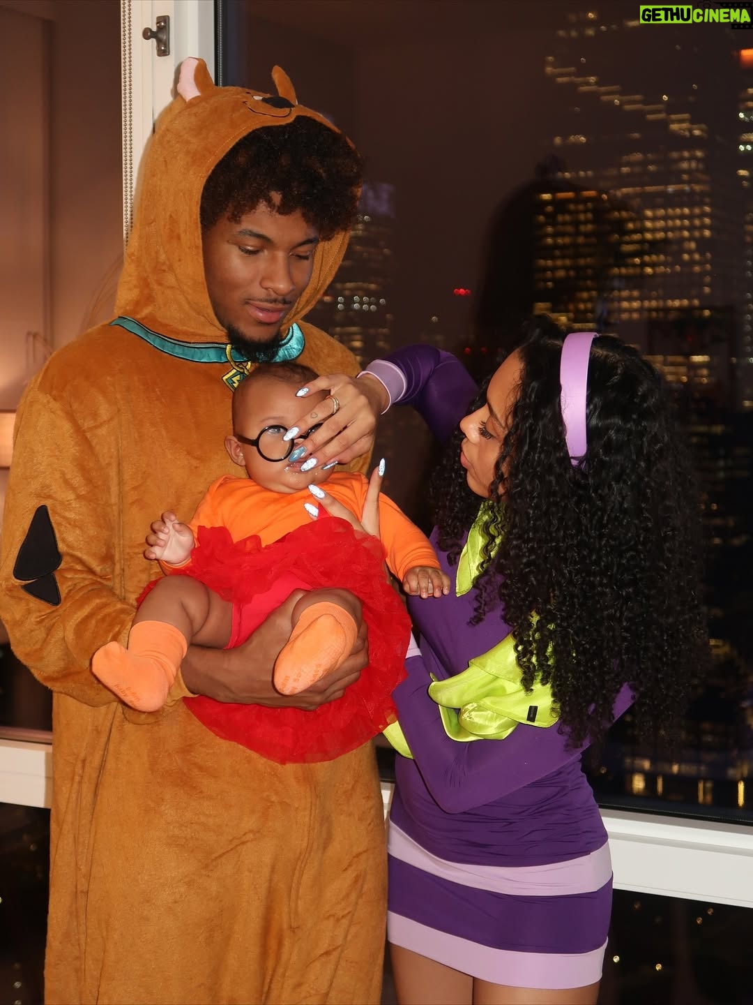 Ana Giulia Zortea - 123.5K Likes - Scooby-Deuce and his girls 🧡💜