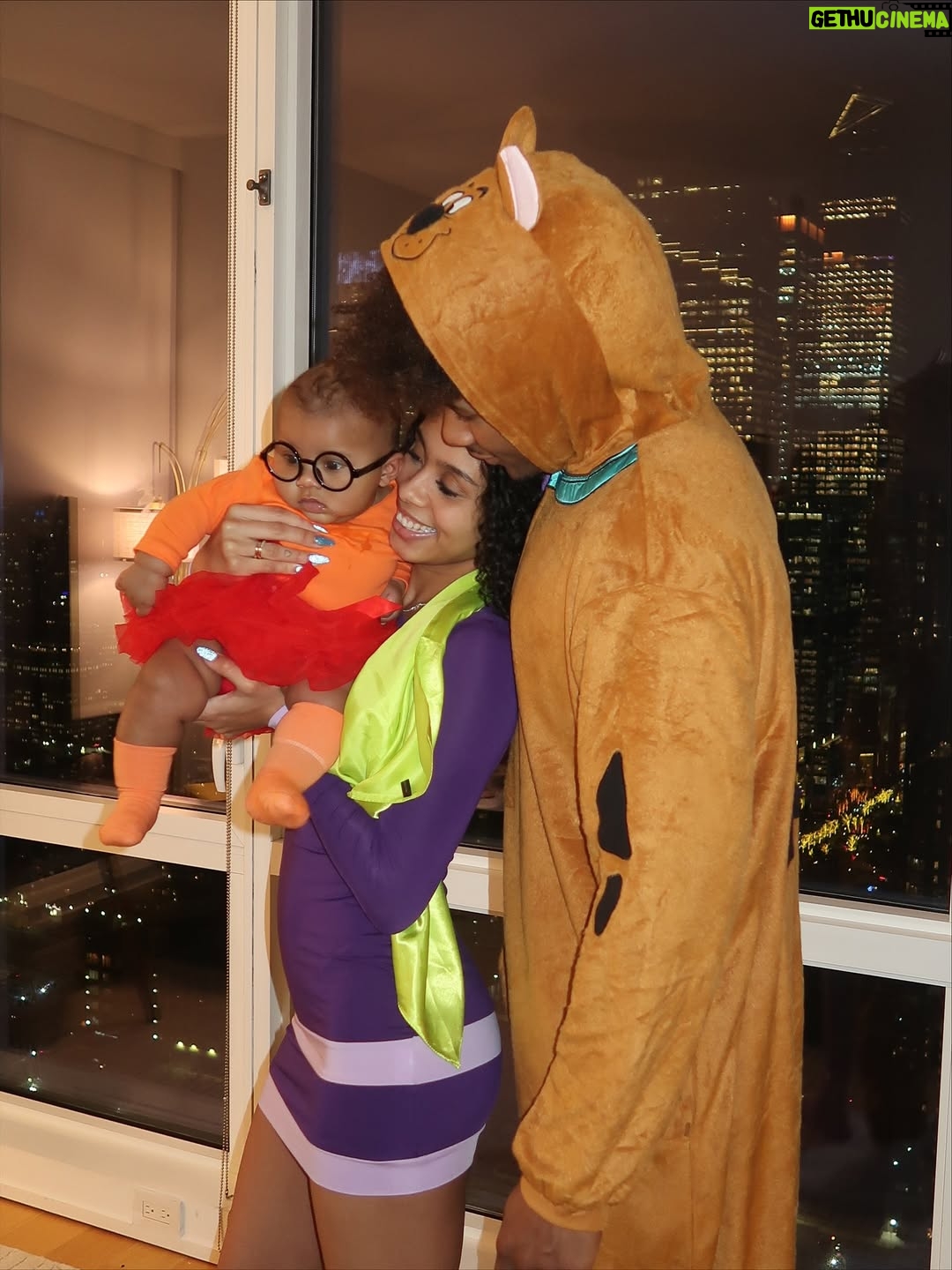 Ana Giulia Zortea - 123.5K Likes - Scooby-Deuce and his girls 🧡💜