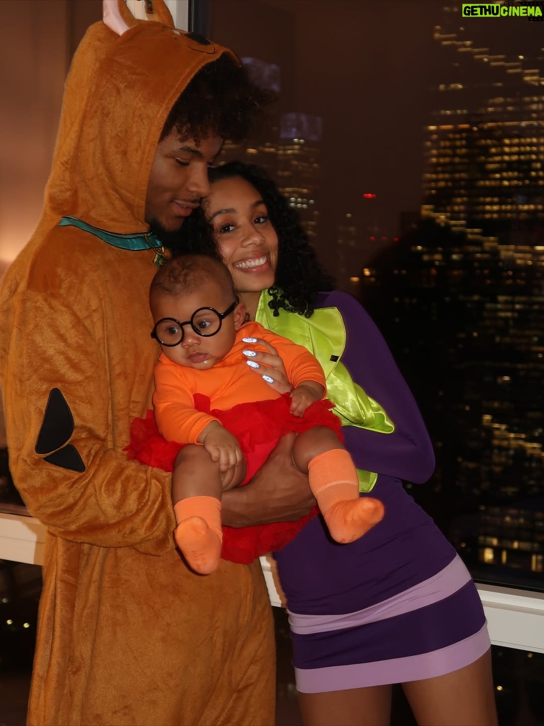 Ana Giulia Zortea - 123.5K Likes - Scooby-Deuce and his girls 🧡💜