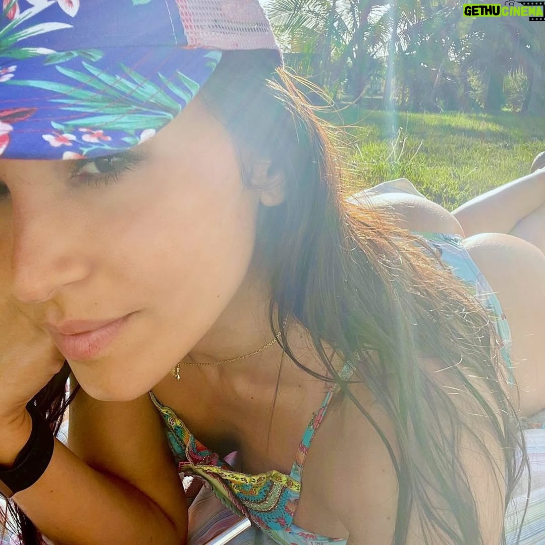 Ana Isabelle - 3.2K Likes - Vacation mode ON ✅ Por más días suaves! 🌸☀️