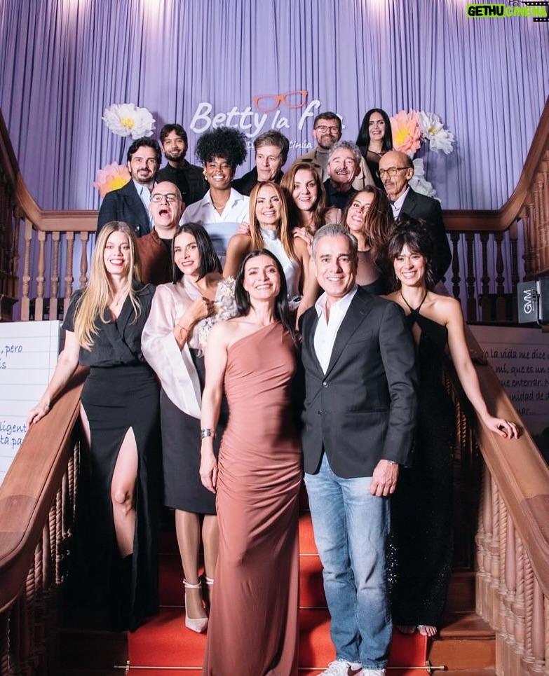 Ana Maria Orozco - 23.5K Likes - Anoche celebramos con mucha emoción el lanzamiento de la segunda temporada de “Betty la Fea, la historia continúa”.

Gracias a todo el equipo de @primevideolat , estuvo divino!🌟

@estudiosrcn 🫶🏼