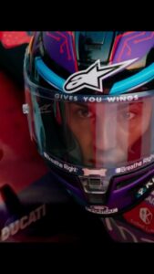 Ana Mena Instagram - ¡Ya está aquí el primer tráiler de “ÍDOLOS”! 🏍️🔥

Una historia de amor, superación y segundas oportunidades. Dirigida por Mat Whitecross y protagonizada por Óscar Casas, Claudio Santamaria y Ana Mena.

🎬 #Ídolos – 23 de enero, solo en cines.
