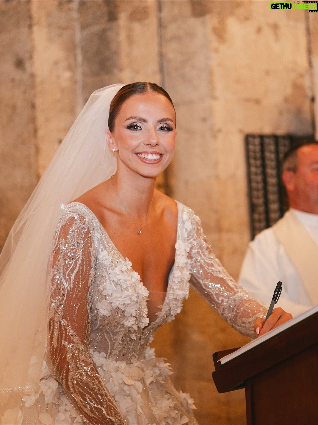 Anaïs Quadratus - 75.8K Likes - Notre cérémonie religieuse en image ⛪️
Thomas en larmes, nos sourires les plus heureux de nos vies, Giacomo qui donne les alliances, nos familles qui nous précèdent, Shelby qui vient nous voir.. 
C’était magique 🥹

Photos : @gaia.picture
