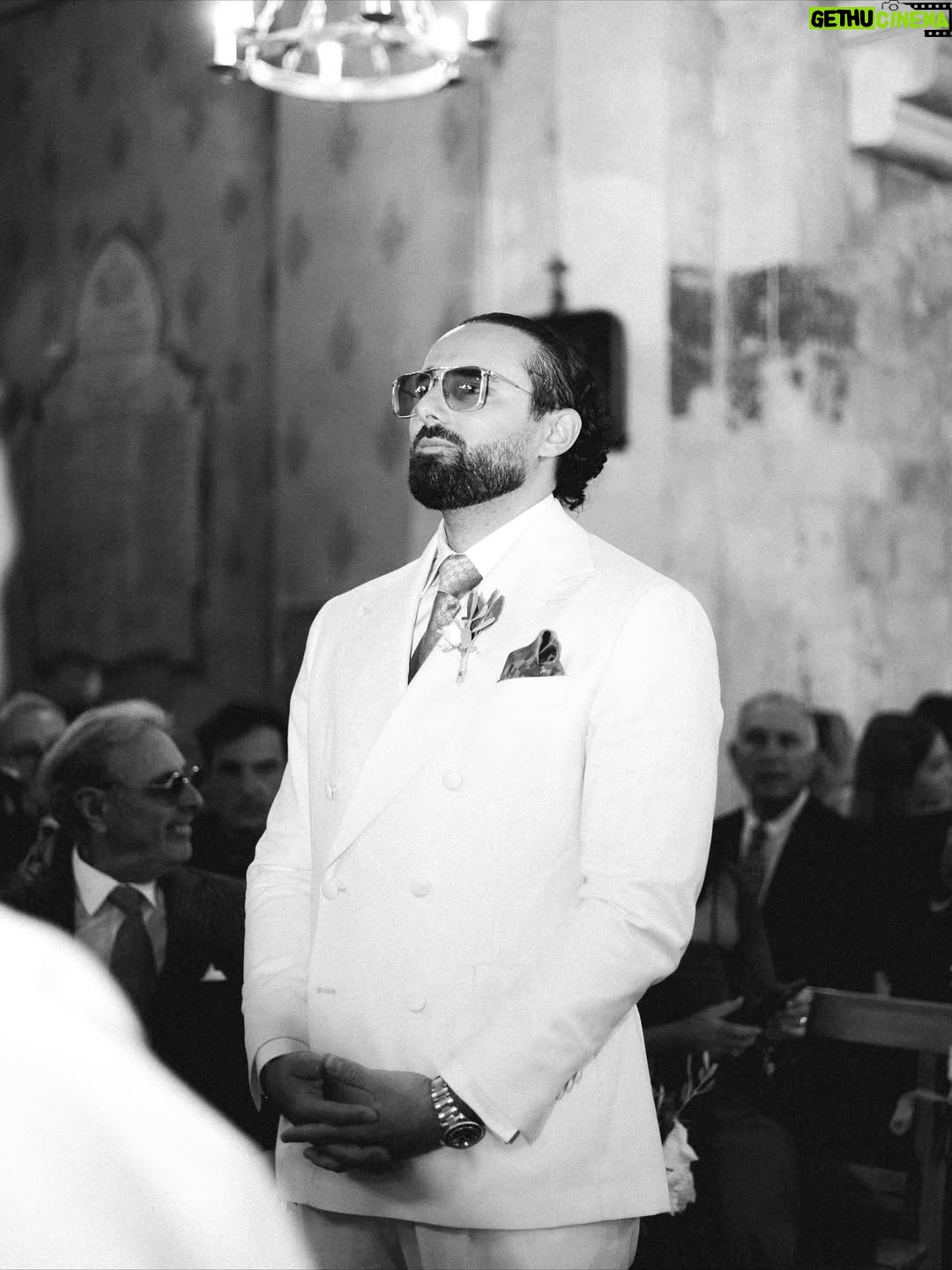 Anaïs Quadratus - 75.8K Likes - Notre cérémonie religieuse en image ⛪️
Thomas en larmes, nos sourires les plus heureux de nos vies, Giacomo qui donne les alliances, nos familles qui nous précèdent, Shelby qui vient nous voir.. 
C’était magique 🥹

Photos : @gaia.picture