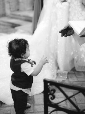 Anaïs Quadratus Instagram - Notre cérémonie religieuse en image ⛪️
Thomas en larmes, nos sourires les plus heureux de nos vies, Giacomo qui donne les alliances, nos familles qui nous précèdent, Shelby qui vient nous voir.. 
C’était magique 🥹

Photos : @gaia.picture