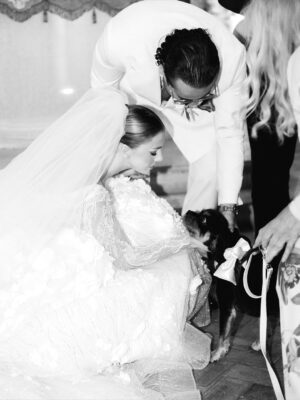 Anaïs Quadratus Instagram - Notre cérémonie religieuse en image ⛪️
Thomas en larmes, nos sourires les plus heureux de nos vies, Giacomo qui donne les alliances, nos familles qui nous précèdent, Shelby qui vient nous voir.. 
C’était magique 🥹

Photos : @gaia.picture