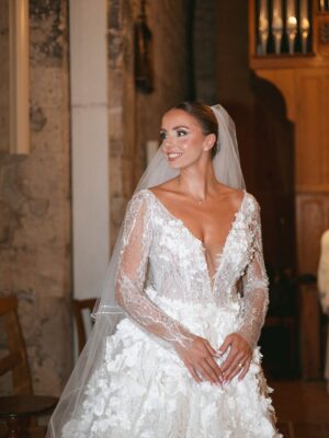 Anaïs Quadratus Instagram - Notre cérémonie religieuse en image ⛪️
Thomas en larmes, nos sourires les plus heureux de nos vies, Giacomo qui donne les alliances, nos familles qui nous précèdent, Shelby qui vient nous voir.. 
C’était magique 🥹

Photos : @gaia.picture