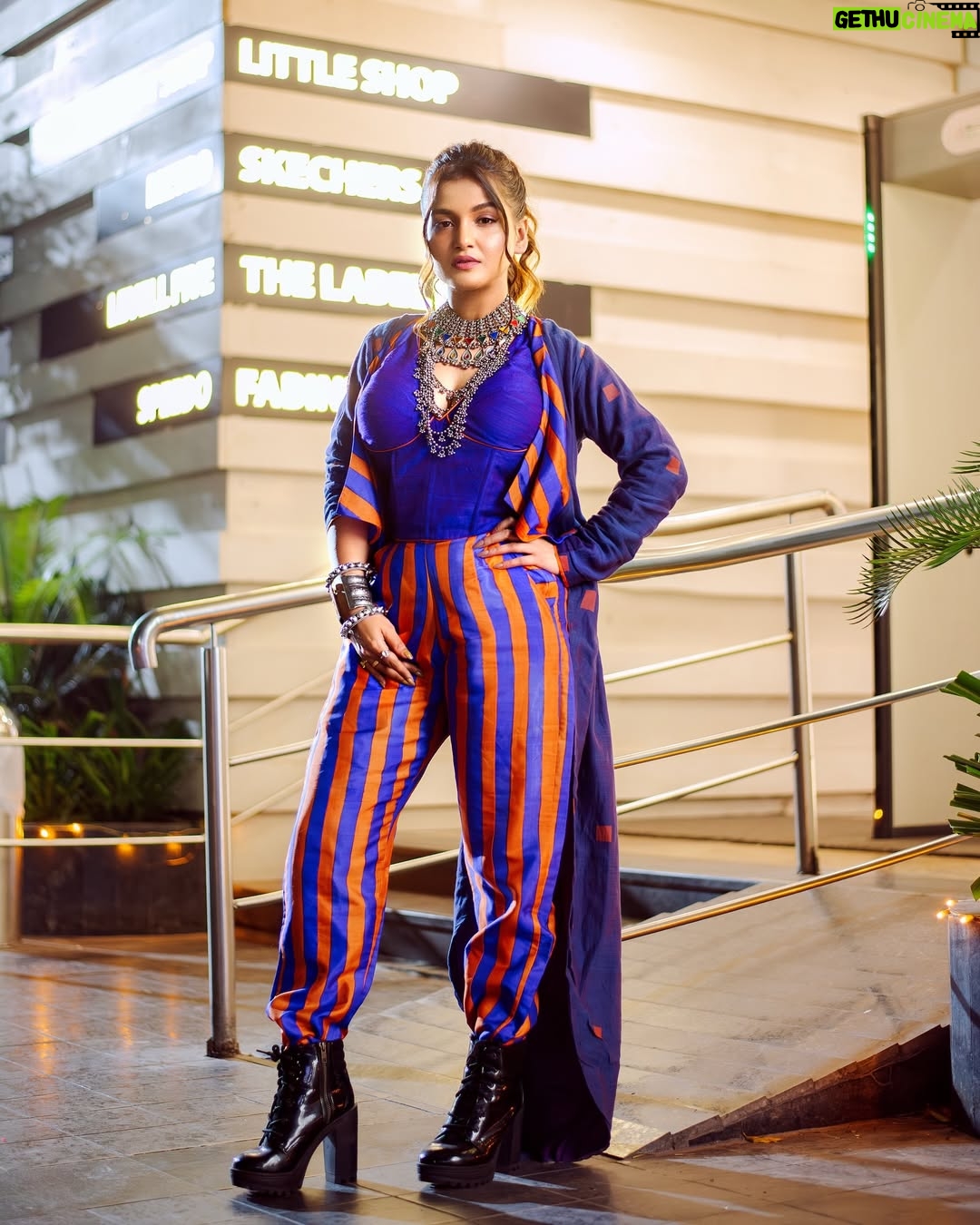 Anannya Biswas - 181 Likes - @iamanannyabiswas 
@dhruvbosephotography 
@bsuryadeep 
@chandrimukherjeedesigns 
@sohanbiswas_official01 
@shaswata_debnath_official