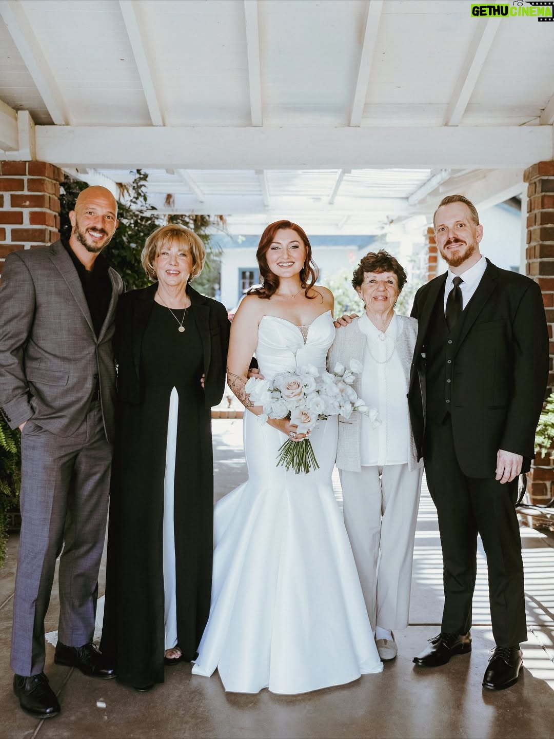 Anastasia Baranova - 2.9K Likes - Family 🥰 

📸 @nadiataleb 

#californiawedding #octoberwedding