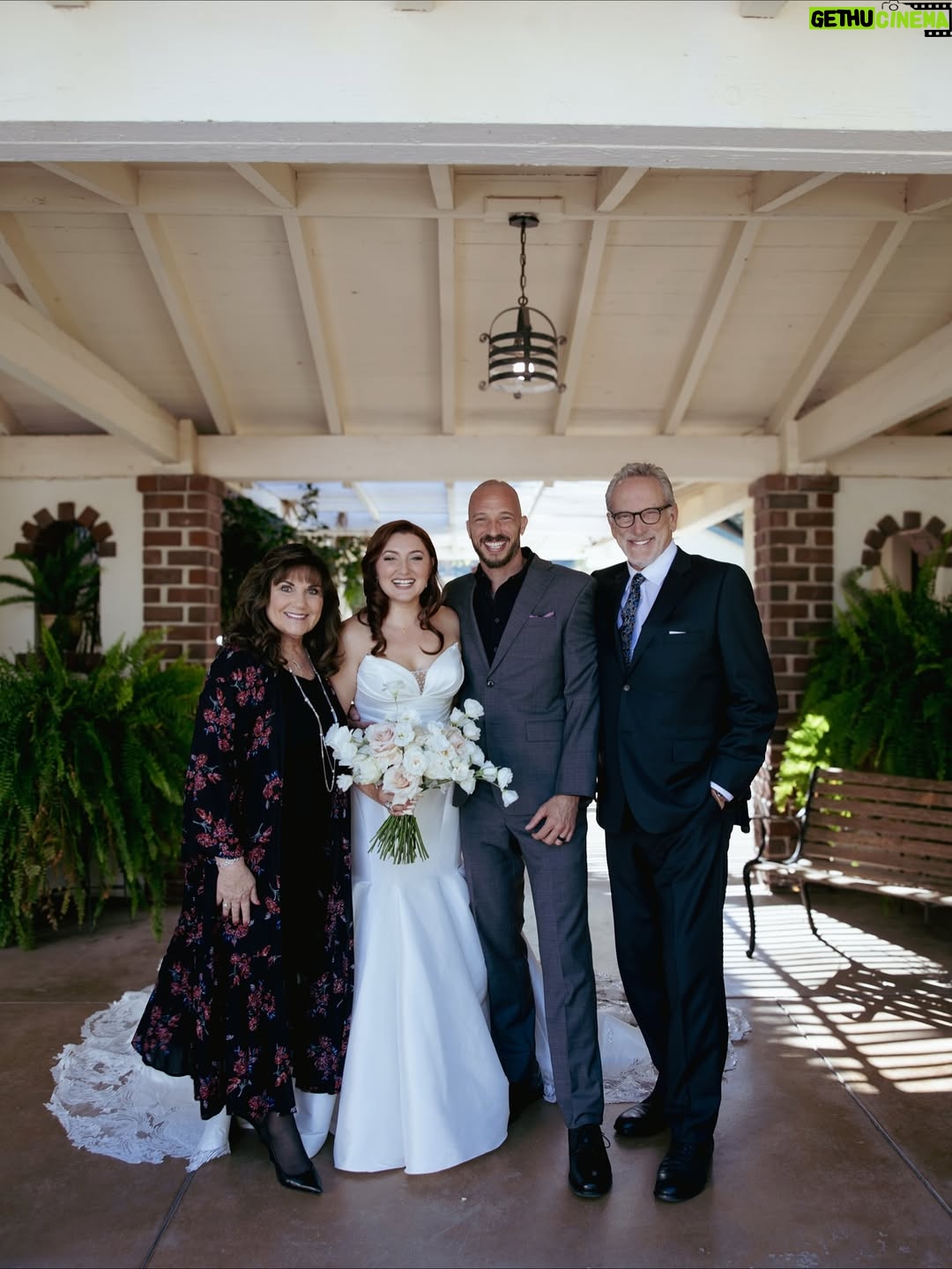 Anastasia Baranova - 2.9K Likes - Family 🥰 

📸 @nadiataleb 

#californiawedding #octoberwedding