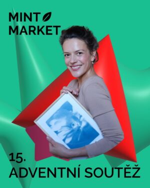 Andrea Kerestešová Instagram - 🌻 Nádhernou tvorbu od @andrea__ruzickova jste si mohli prohlédnout v listopadu na MINT Marketu v Táboře. A nyní si můžete o jedno její dílo zasoutěžit. 😍

💫 Jde o Kyanotypii - autorský tisk Magnolie Stella 2025 ve velikosti A4, v přírodním dřevěném rámu. V hodnotě 2000,- 🩵

🎁 Jestli vás také zaujala tato tradičně ručně zpracovaná fotografie, zapojte se do soutěže:

💫 Sledujte @andrea__ruzickova a @mintmarket.cz na Instagramu
💫 Napište do komentářů, jestli letos před Vánoci podporujete svými nákupy hlavně lokální prodejce? 
💫 Soutěžte do půlnoci 18.12., kdy soutěž uzavřeme.

🍀 hodně štěstí