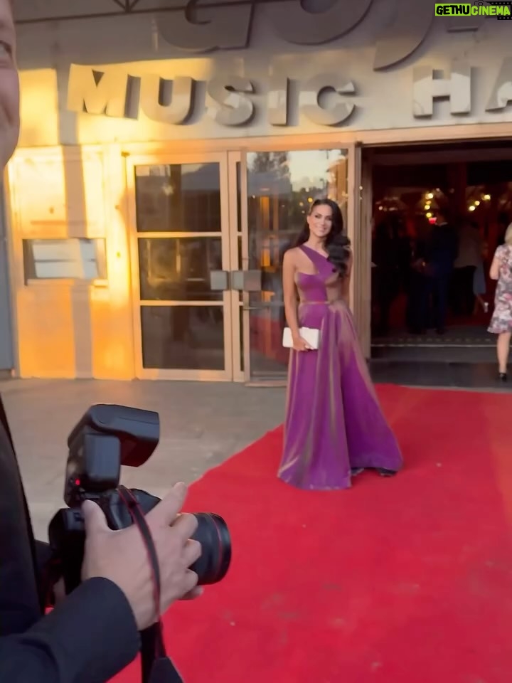 Andrea Pomeje - 4.9K Likes - …dnes mi můj telefon odmítl natočit video, kvůli nedostatku místa v galerii 🫠 A protože jsem si při promazávání fotek uvědomila, že nejsem moc POSTový typ, tak si jich sem pár z posledního půlroku hodím.. 🌅🏞️🎑