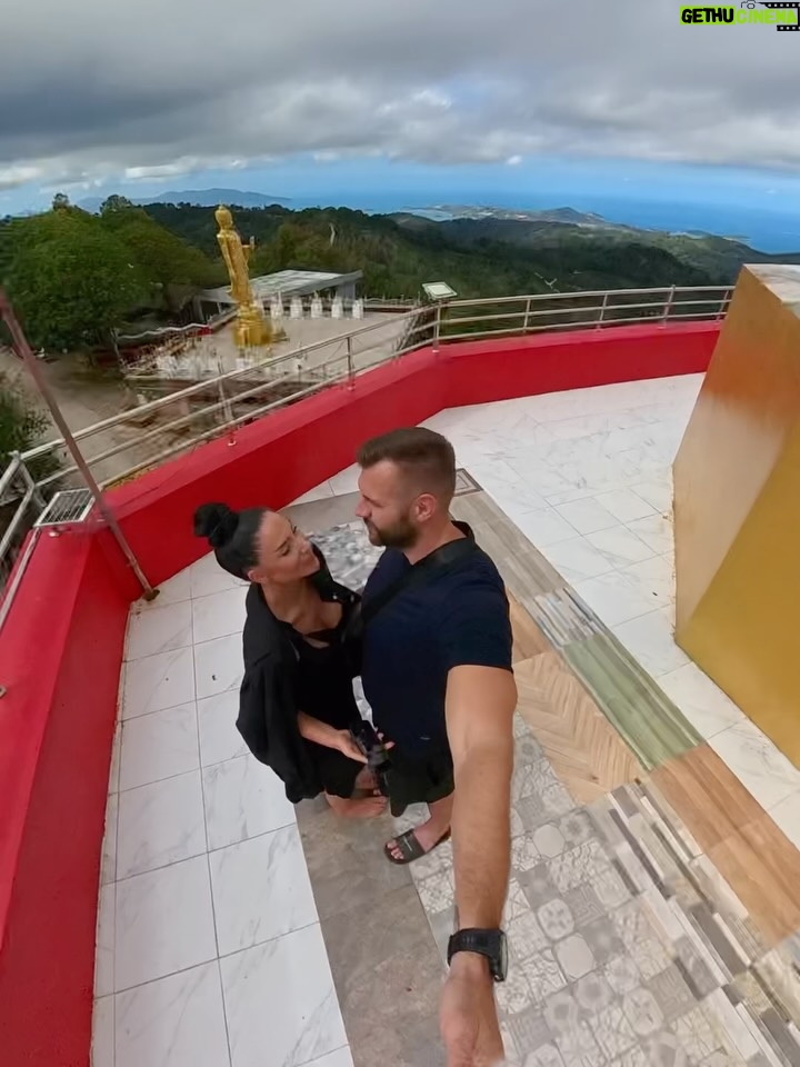 Andrea Pomeje - 4.9K Likes - …dnes mi můj telefon odmítl natočit video, kvůli nedostatku místa v galerii 🫠 A protože jsem si při promazávání fotek uvědomila, že nejsem moc POSTový typ, tak si jich sem pár z posledního půlroku hodím.. 🌅🏞️🎑