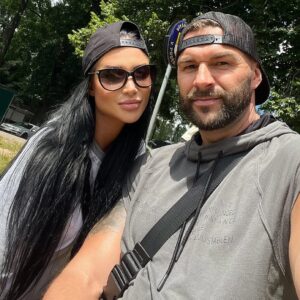 Andrea Pomeje Instagram - …dnes mi můj telefon odmítl natočit video, kvůli nedostatku místa v galerii 🫠 A protože jsem si při promazávání fotek uvědomila, že nejsem moc POSTový typ, tak si jich sem pár z posledního půlroku hodím.. 🌅🏞️🎑