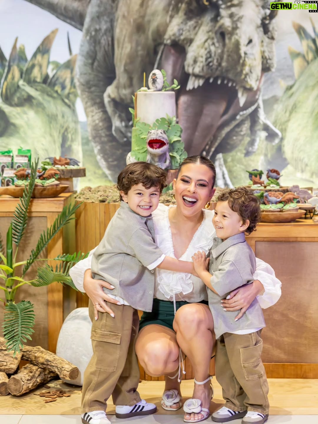 Andrea Quattrocchi - 8.4K Likes - 4 años del regalo más lindo de la vida♥️

Y pensar que yo antes de vos pensaba que era feliz... la verdad es que no sabía nada. Te amo mi Bruni.