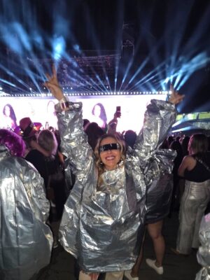 Andrea Quattrocchi Instagram - INCREIBLE SHOW!!!✨️🐺🥹 Caminamos con la loba!!!🙌🏻

Gracias💐
@g5pro 
@dfentertainment 
@hyundaipy