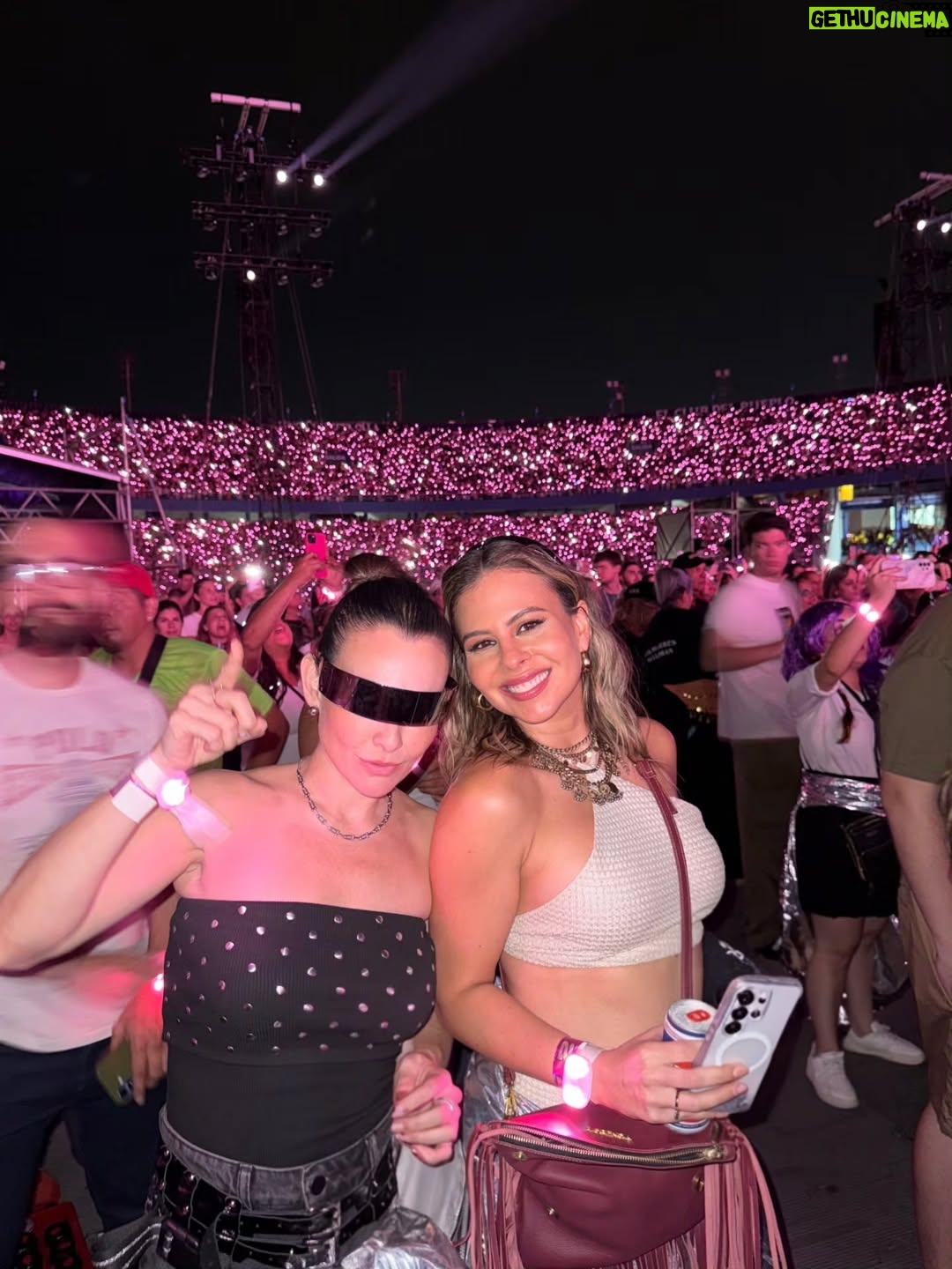 Andrea Quattrocchi - 8.6K Likes - INCREIBLE SHOW!!!✨️🐺🥹 Caminamos con la loba!!!🙌🏻

Gracias💐
@g5pro 
@dfentertainment 
@hyundaipy