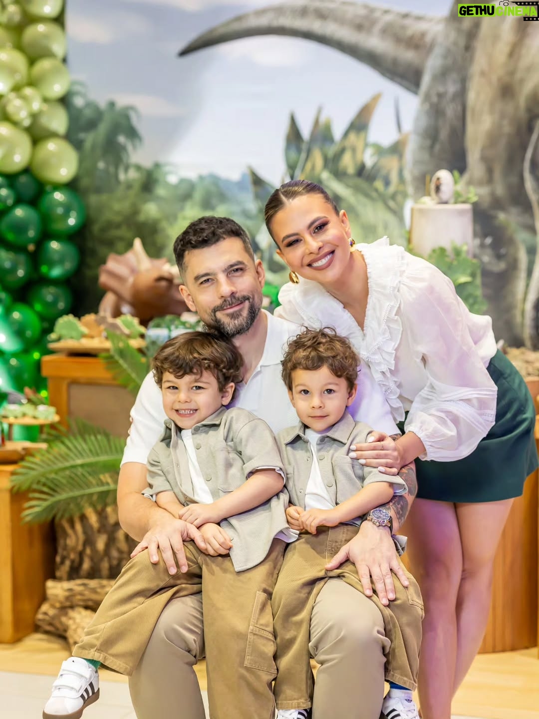 Andrea Quattrocchi - 8.4K Likes - 4 años del regalo más lindo de la vida♥️

Y pensar que yo antes de vos pensaba que era feliz... la verdad es que no sabía nada. Te amo mi Bruni.