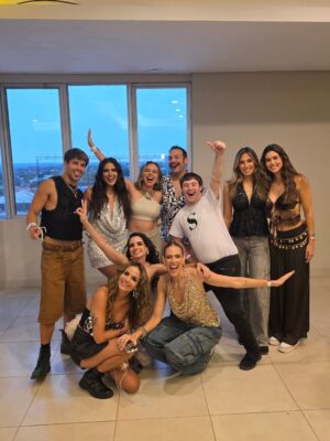 Andrea Quattrocchi Instagram - INCREIBLE SHOW!!!✨️🐺🥹 Caminamos con la loba!!!🙌🏻

Gracias💐
@g5pro 
@dfentertainment 
@hyundaipy