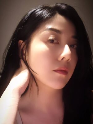 Angel Han Instagram - 進組拍戲後，最大的好處就是，生活變規律了💪
只要收工回家，看沒兩頁劇本就想睡覺了🙄床上躺平馬上昏迷😴……
也會早早的起床，然後還吃了早餐……期間還抽空跑去健身
嗯🤔戲殺青後，我會得到一個全新的自己？😝