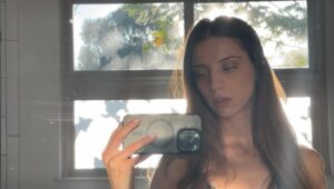 Angela Sarafyan Instagram - It’s the sun’s rays through the trees that created this magical light I loved in this moment in time. ✨🤍
In the video, you can see how the sun plays, the light dancing…