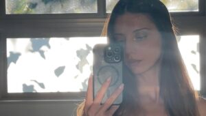 Angela Sarafyan Instagram - It’s the sun’s rays through the trees that created this magical light I loved in this moment in time. ✨🤍
In the video, you can see how the sun plays, the light dancing…