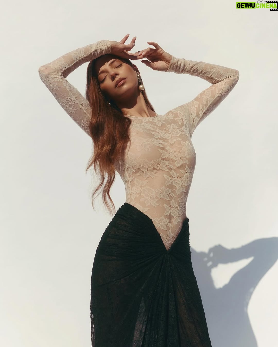 Angela Sarafyan - 10.3K Likes - THERE IS NO ROSE WITHOUT A THORN 🥀 
@angelasarafyan 
Photographer: @raulromo 
Creative Direction   Stylist: @avoyermagyan