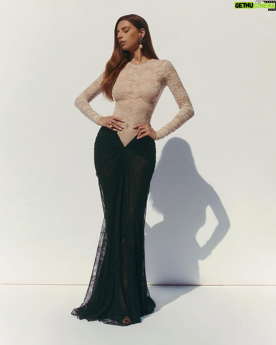 Angela Sarafyan - 10.3K Likes - THERE IS NO ROSE WITHOUT A THORN 🥀 
@angelasarafyan 
Photographer: @raulromo 
Creative Direction   Stylist: @avoyermagyan