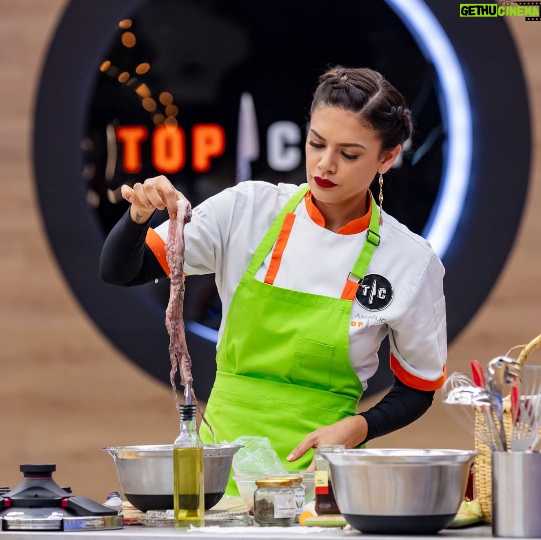 Angélica Celaya - 20.1K Likes - Nadie me quita lo…. cocinado 👩🏻‍🍳
✨G R A C I A S✨. 
 Por la gran oportunidad de poder conocerme más en la cocina, con los ingredientes, y el sabor. 💛