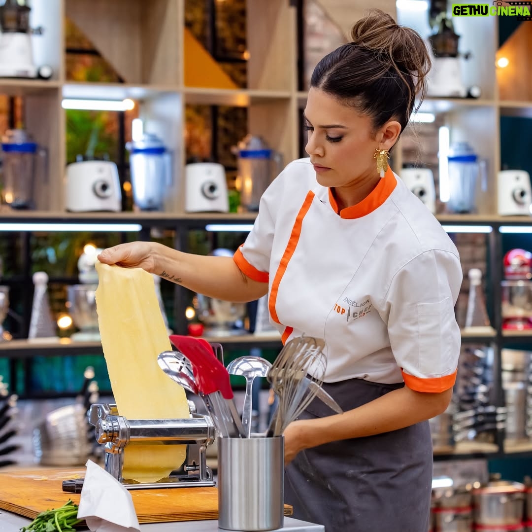 Angélica Celaya - 20.1K Likes - Nadie me quita lo…. cocinado 👩🏻‍🍳
✨G R A C I A S✨. 
 Por la gran oportunidad de poder conocerme más en la cocina, con los ingredientes, y el sabor. 💛