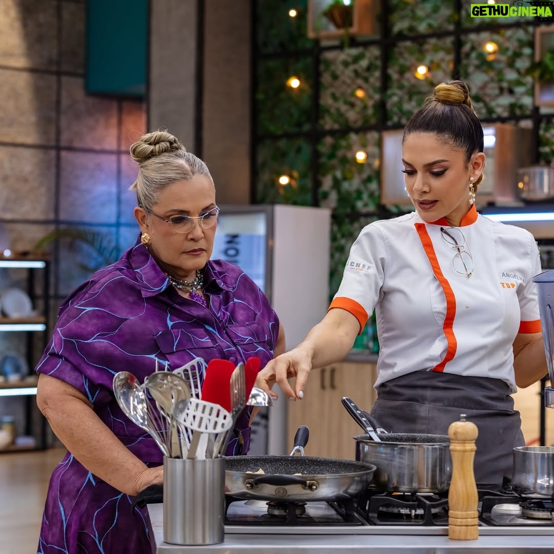 Angélica Celaya - 20.1K Likes - Nadie me quita lo…. cocinado 👩🏻‍🍳
✨G R A C I A S✨. 
 Por la gran oportunidad de poder conocerme más en la cocina, con los ingredientes, y el sabor. 💛