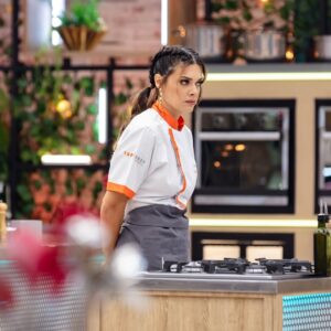Angélica Celaya Instagram - Un buen abrazo y unos buenos consejos alimentan el alma y me llenan de ganas de seguir en la lucha de mejorarme. #AngelesEnLaCocina
#TopChefVIP @telemundo @telemundorealities