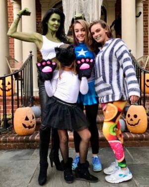 Angie Harmon Instagram - Happy Halloween Y’all 🎃🧡💀👻 🕷️