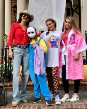 Angie Harmon Instagram - Happy Halloween Y’all 🎃🧡💀👻 🕷️