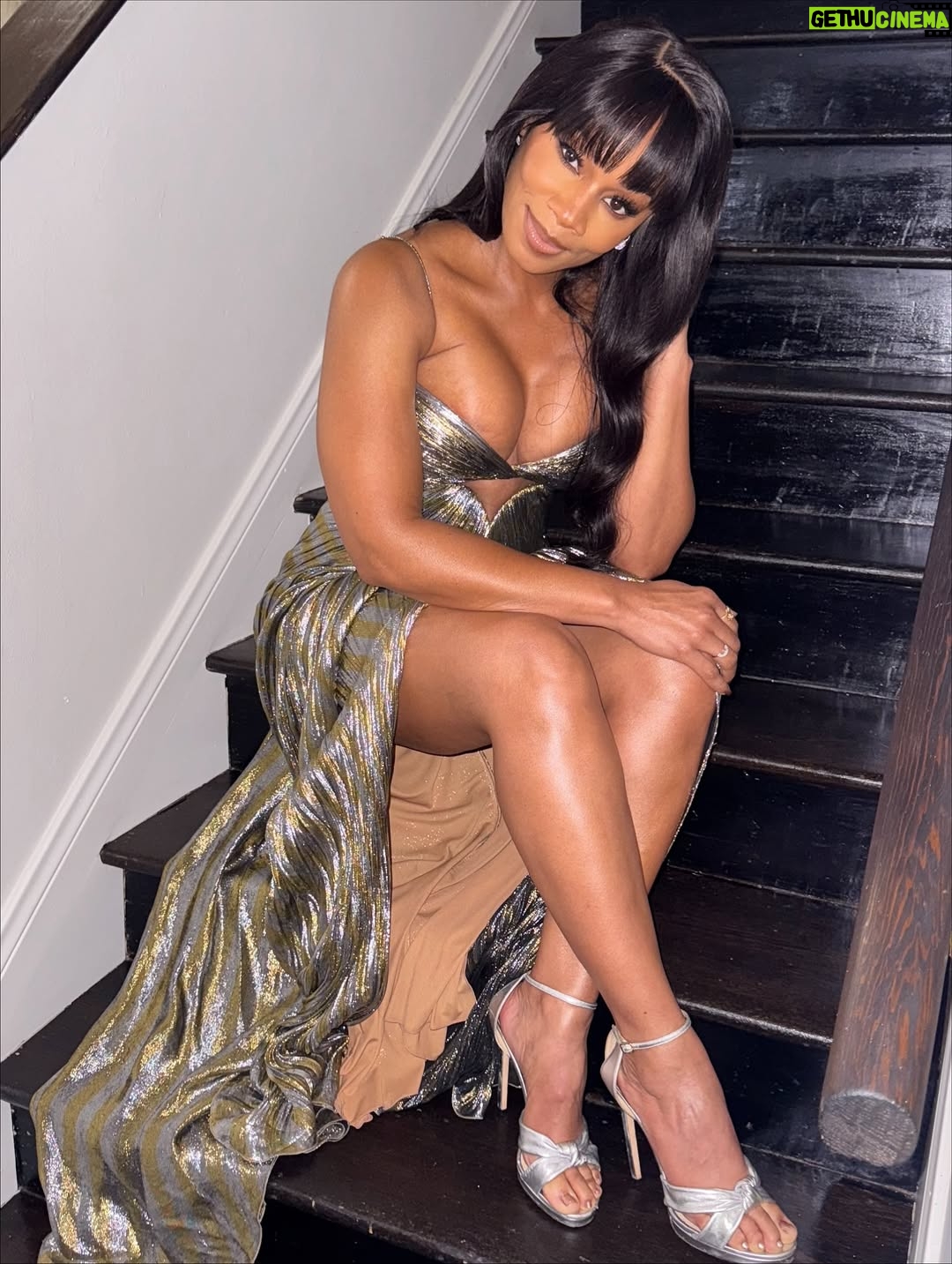 Anika Noni Rose - 41.6K Likes - Got gussied up this weekend. First the fashion, then the reason.

Celebrated  phenomenal @therealdebbieallen receiving her well earned @theacademy award this weekend. 

A fireball, a swan, a teacher, director, dancer, choreographer, Amistad maker, history maker, giver. A gift. Our golden lady. 

I’m so grateful to be able to love you, and so honored to be able to witness this part of your journey. The recognition. The flowers. Flowers born of seeds you planted, weeded, and consistently tended through the years. 

I have much more to say, but truly…
Thank you. 
Without you there would be no me.
You made the dream visible. Tangible.
I love you.

Styled @jasonrembert 
Asst @thestylistguy 
Gown @marialuciahohanofficial 
Shoes @jimmychoo 

Face @billieegene 
Hair @ryanburrellhair

#DebbieAllen #Oscars #Legend #Dada #MariaCuciaHohan Couture #governorsball #goldenlady