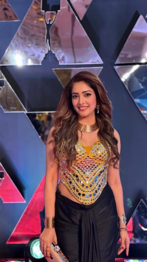 Anju Jadhav Instagram - Hum jalwa barkarar rakhege 🥰😎
Style by @viiracouture 😘

#itaawards2025 #awardnight #glamour #beautifulplaces 
@anuranjan1010 @theitaofficial